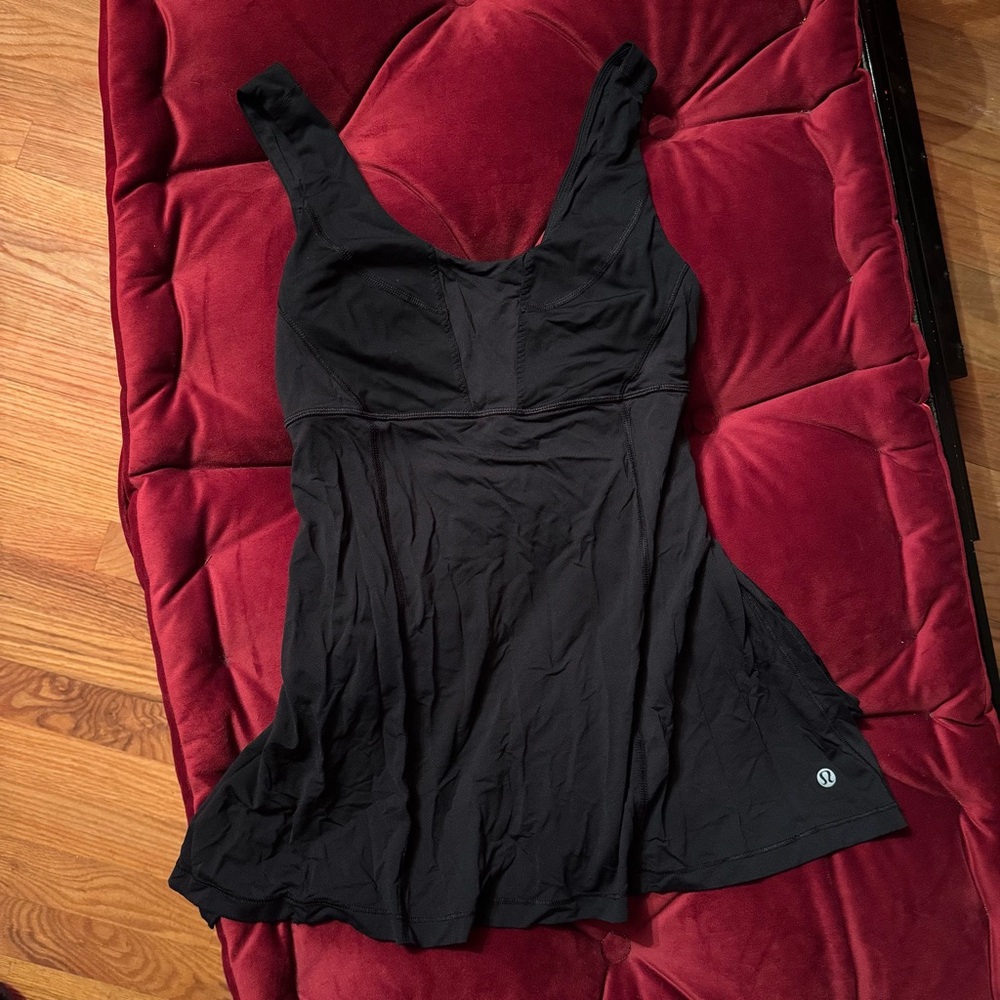 Set of 2 Lululemon Womens Sz 4 Wrappers Delight Tank Bordeaux and Black